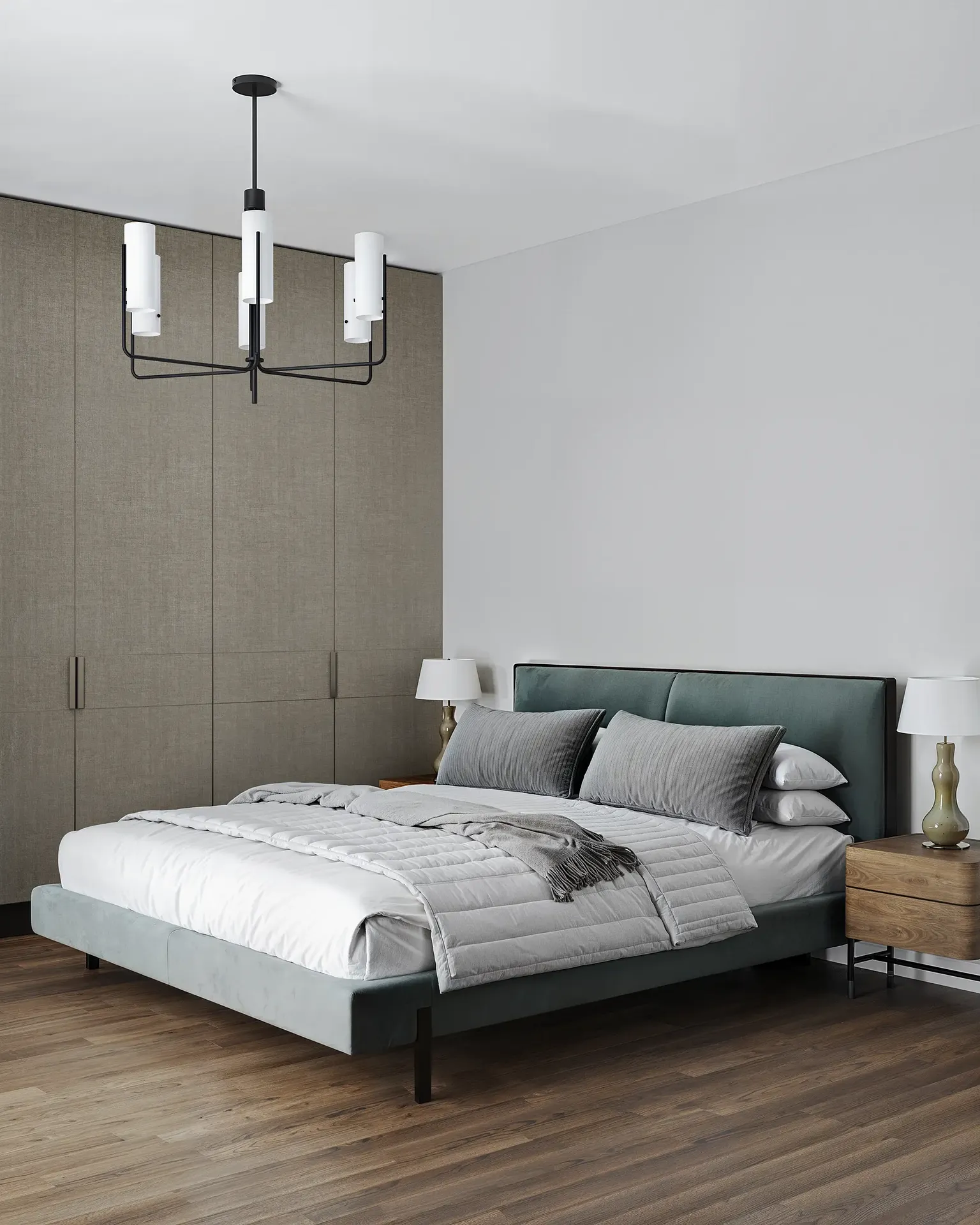 Vue inclinée d'un lit, d'une armoire et de tables de chevet avec lampes.
