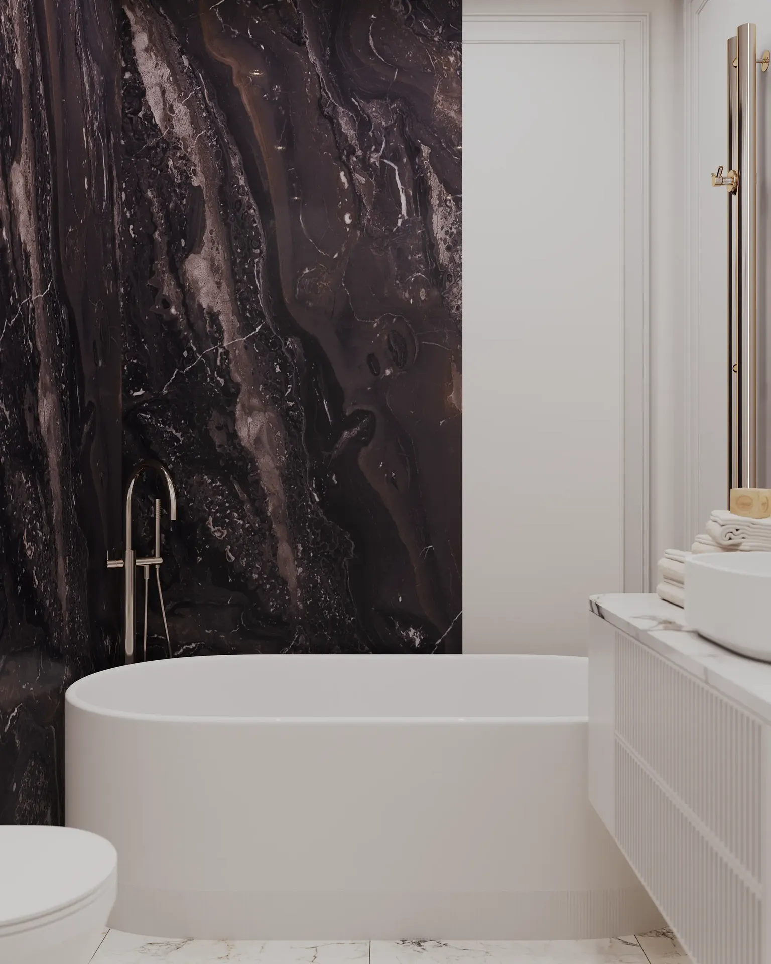 Baignoire luxueuse dans la salle de bain principale