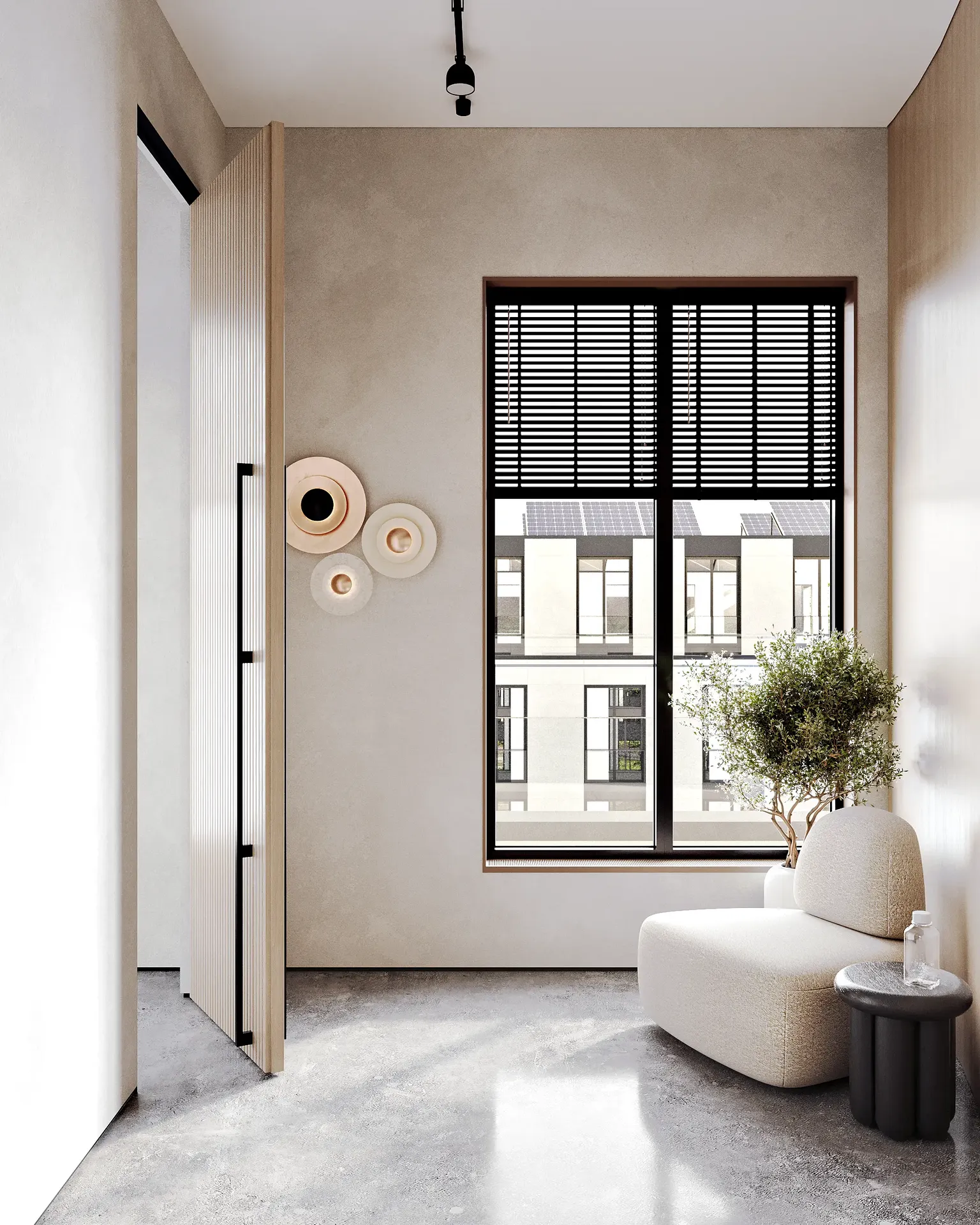 Gemütliche Warteecke am Fenster mit Sessel und Couchtisch, in der Nähe des Toiletteneingangs.