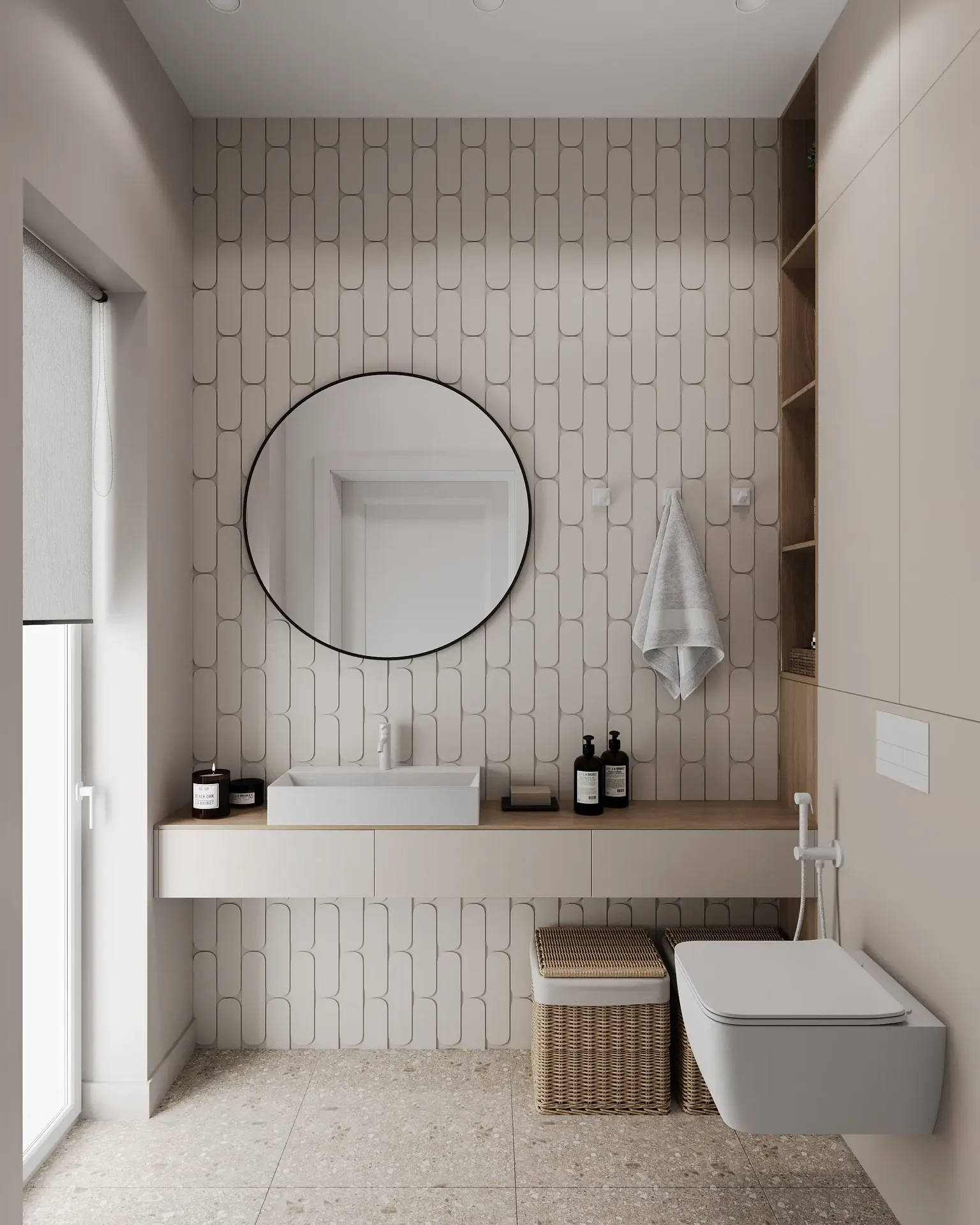 Vue de la salle de bains pour invités avec lavabo et installation de toilettes.