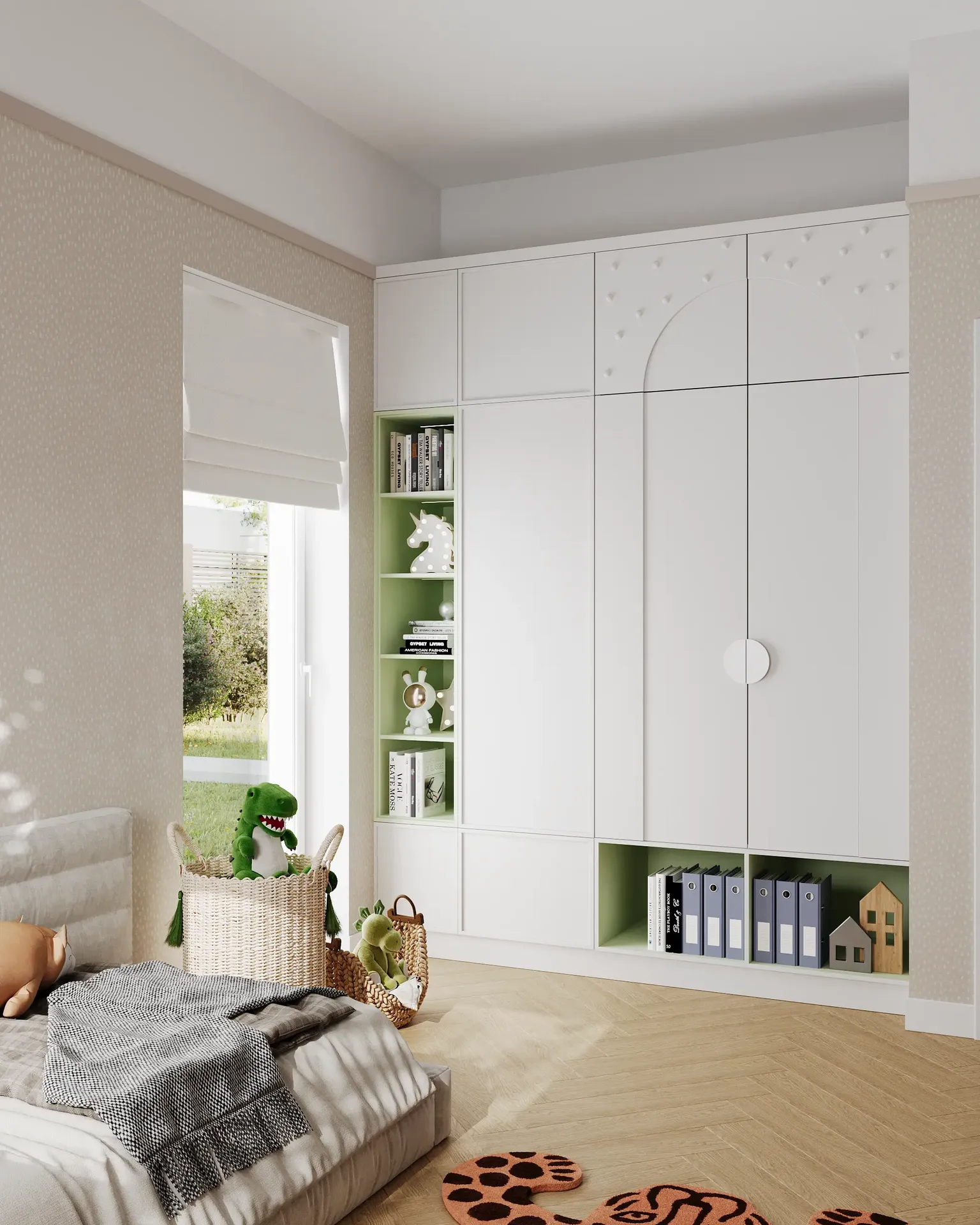 Vue d'une armoire, de paniers à jouets et d'une partie du lit.