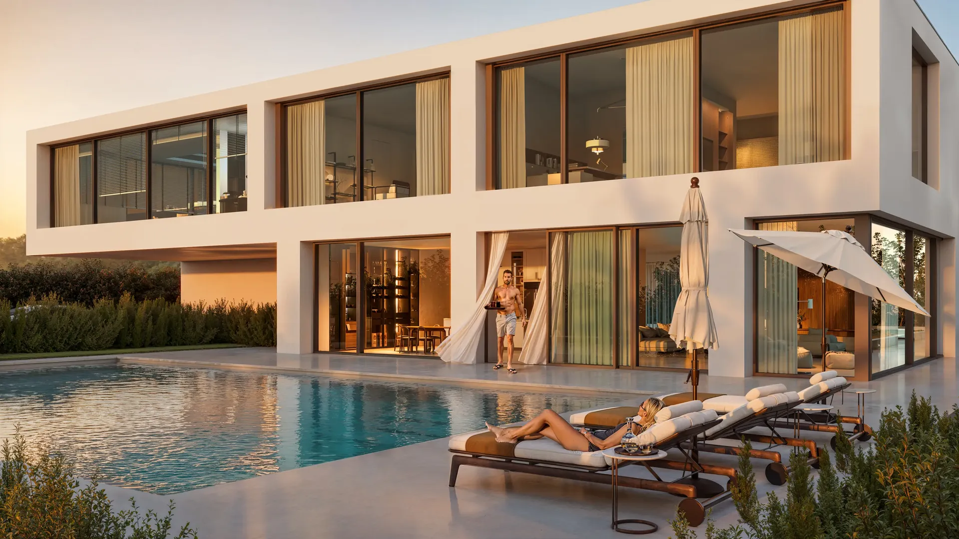 Villa de dos pisos con piscina al atardecer, con una pareja relajándose en la terraza.