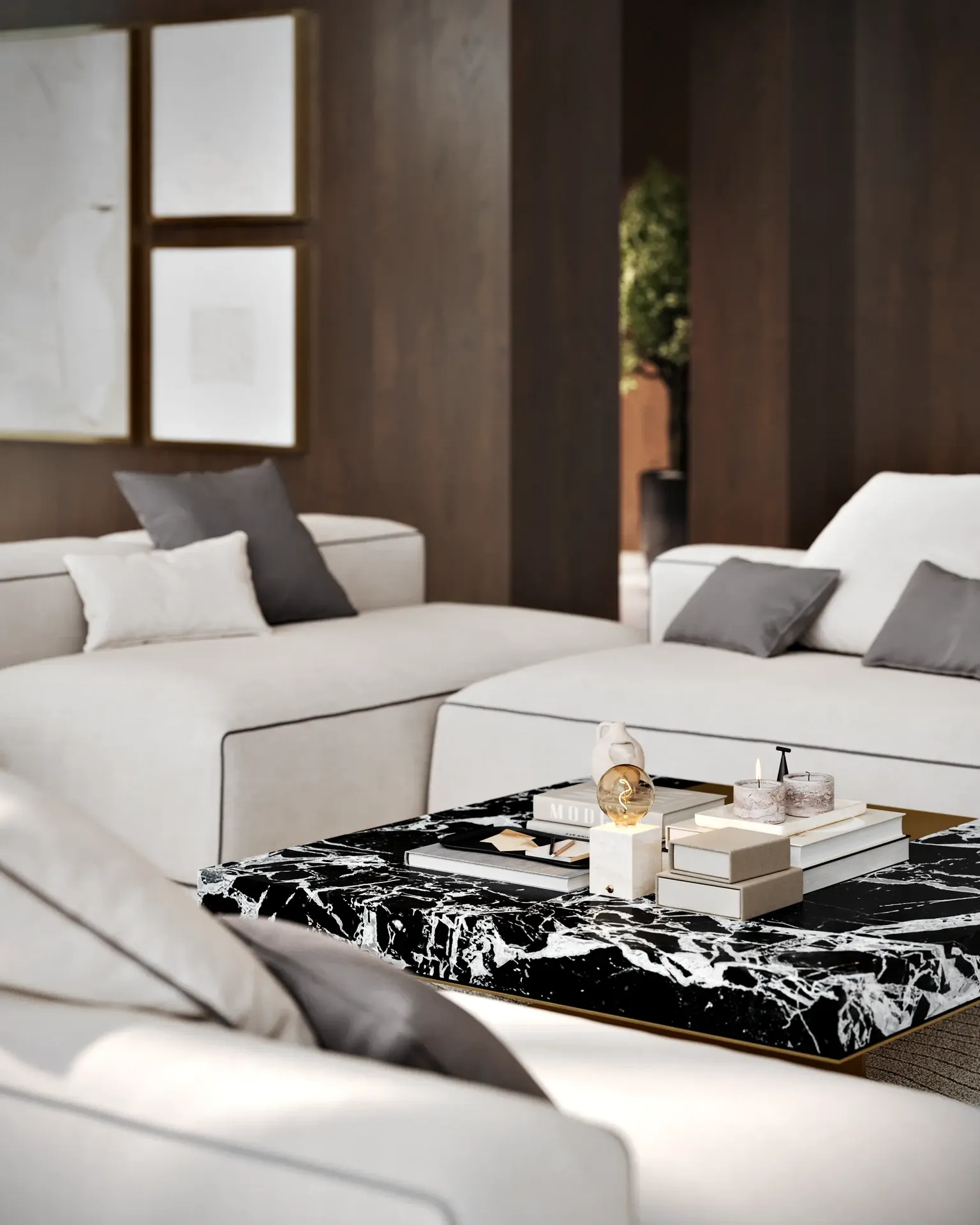Detaillierte Nahaufnahme eines stilvollen Couchtisches mit Dekor im Hauptwohnzimmer.
