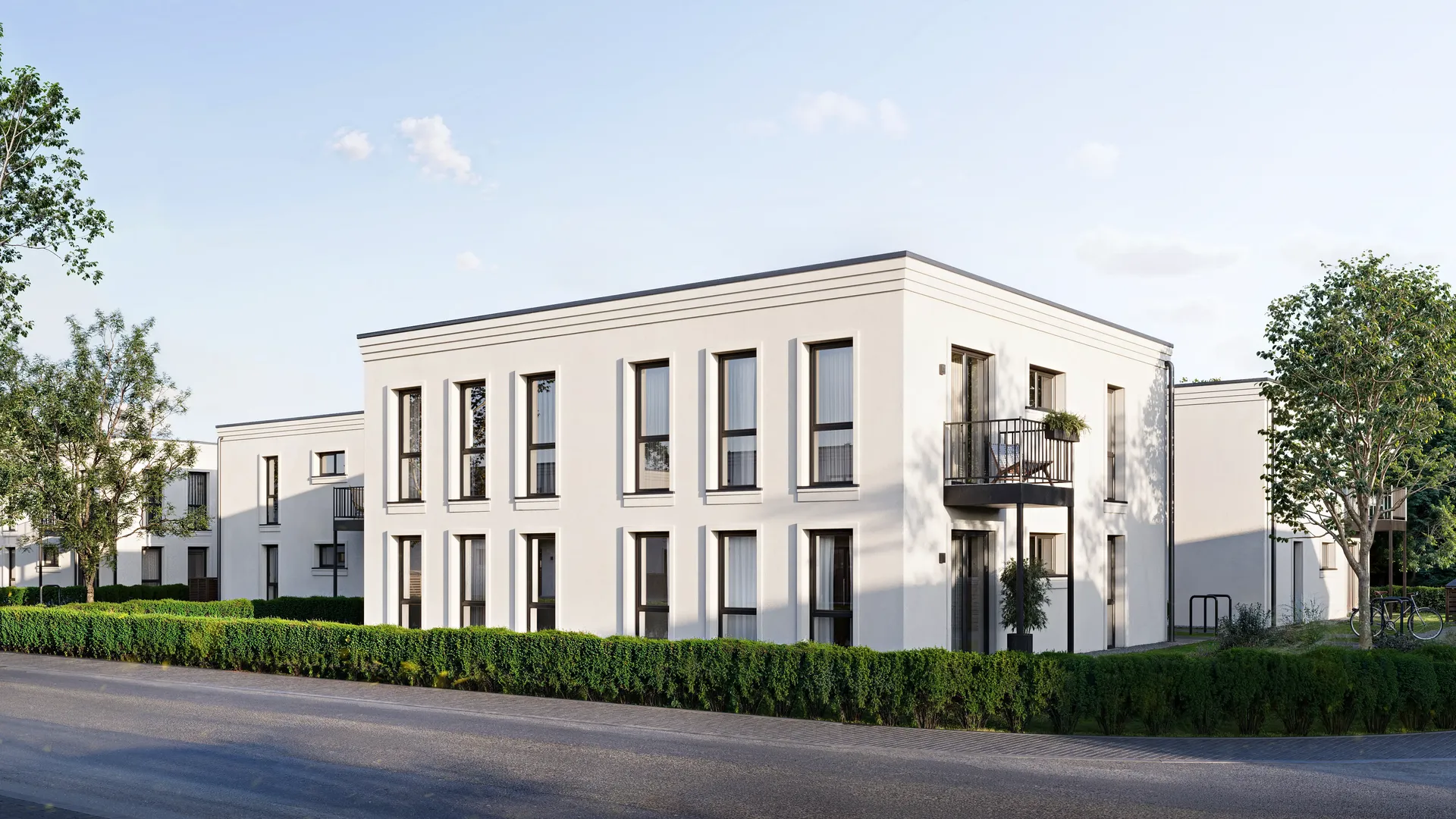 Vue de la façade arrière de maisons de ville résidentielles modernes montrant des cours privées.