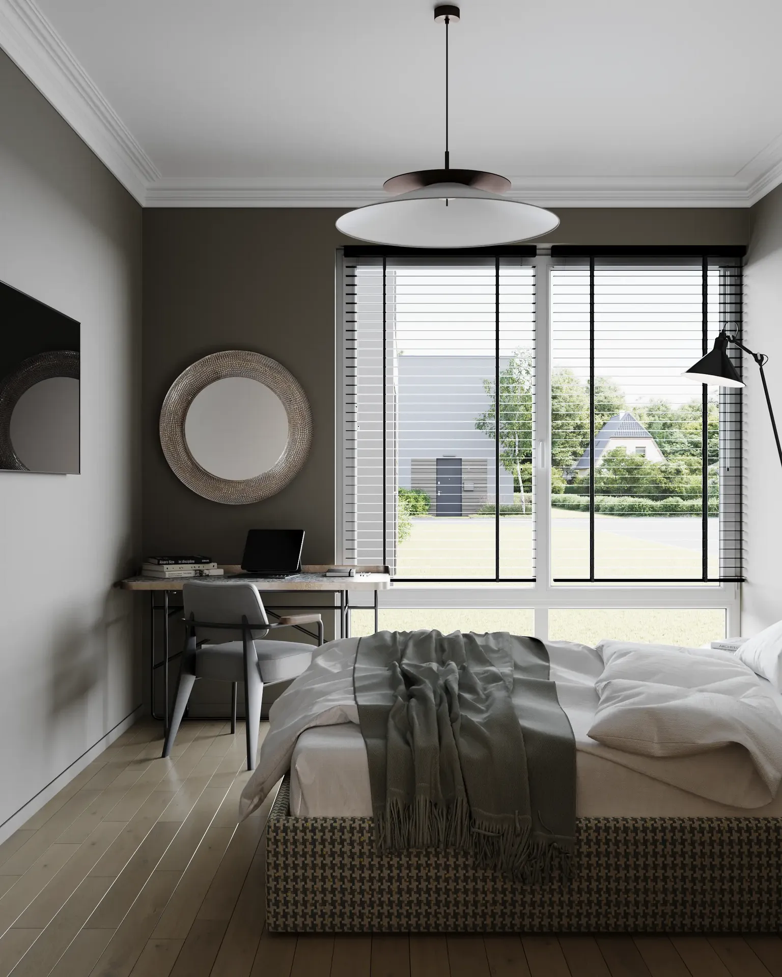 Vue d'une fenêtre de chambre, d'un espace de travail et d'une partie du lit.